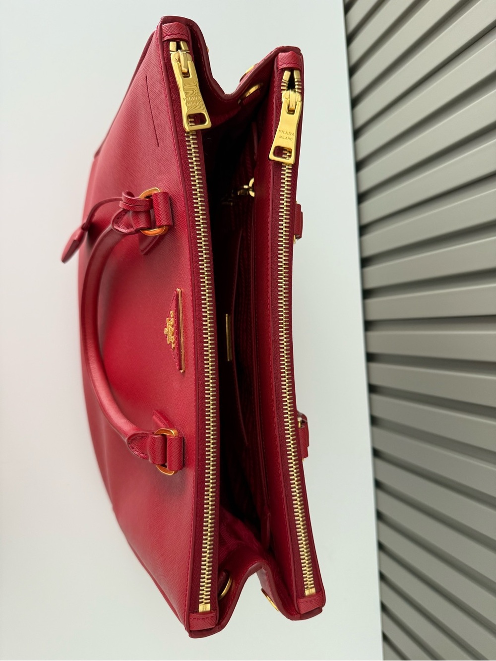 Red Prada Galleria Saffiano Large Leather Bag - Picture 3 of 9
